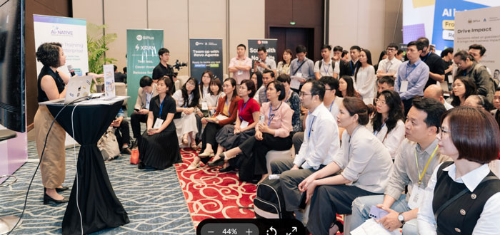 Keynote では、多くの方がスライドをスマホで記録