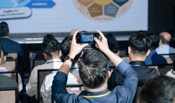 重要スライドは一斉にカメラが上がる瞬間