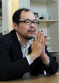 内藤泰宏氏